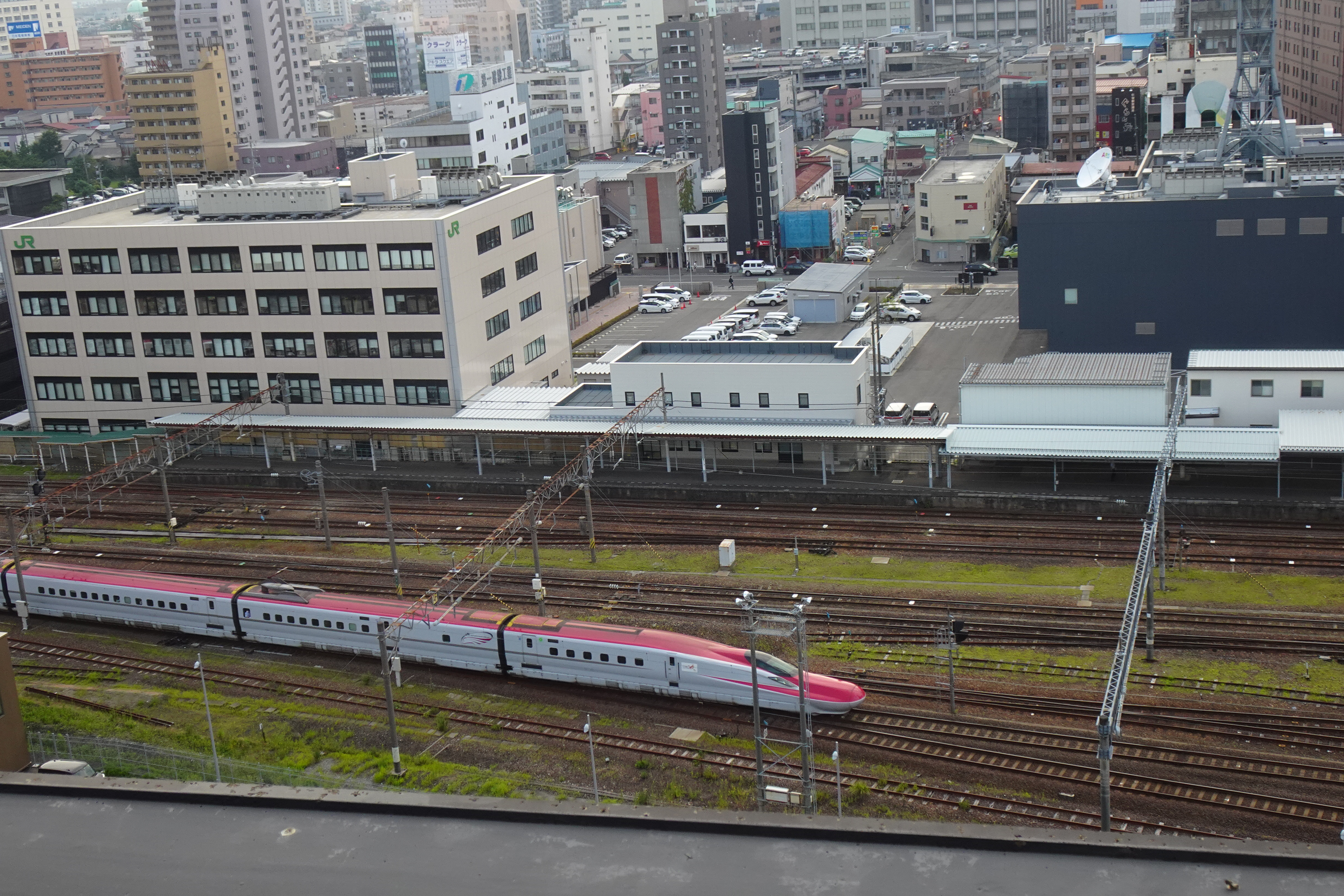 トレインビューホテル 東横イン秋田駅東口から秋田新幹線を楽しむ 出発進行