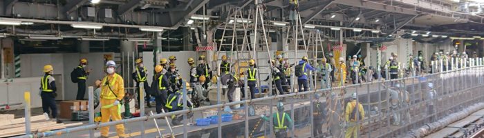 山手線終日運休時の渋谷駅埼京線ホームからみた山手線ホーム