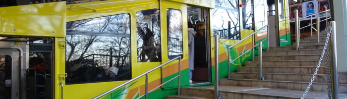 高尾山ケーブルカーの車両