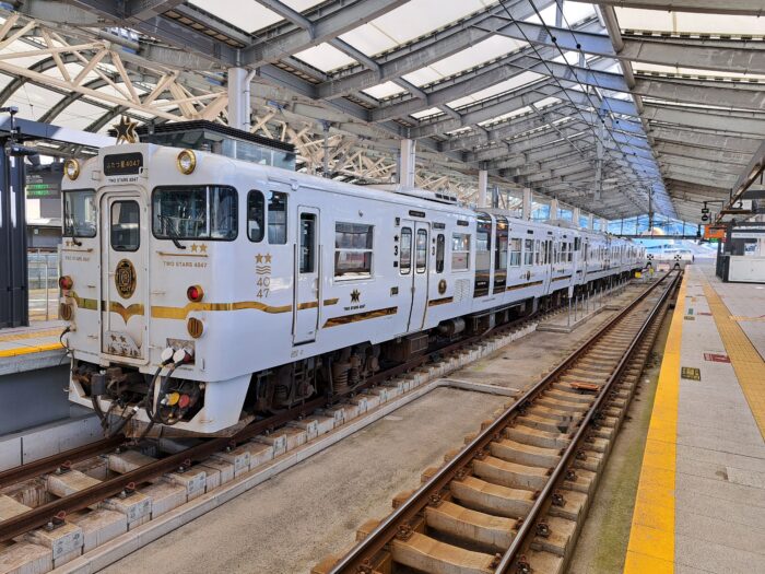 ふたつ星4047が長崎駅に停車