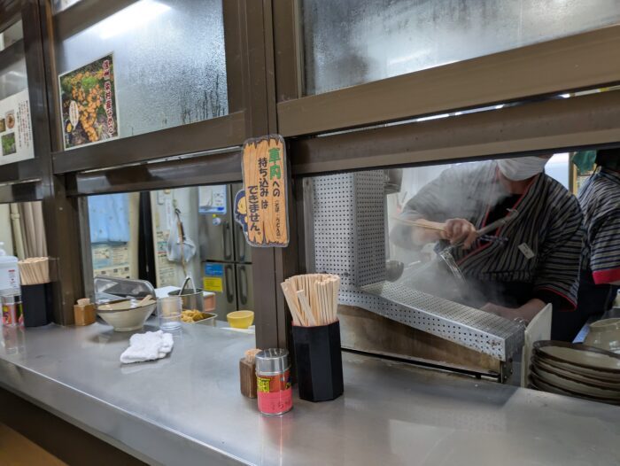 長野駅の新幹線ホームの蕎麦は持ち込み禁止